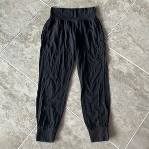 Soft athletic jogger’s